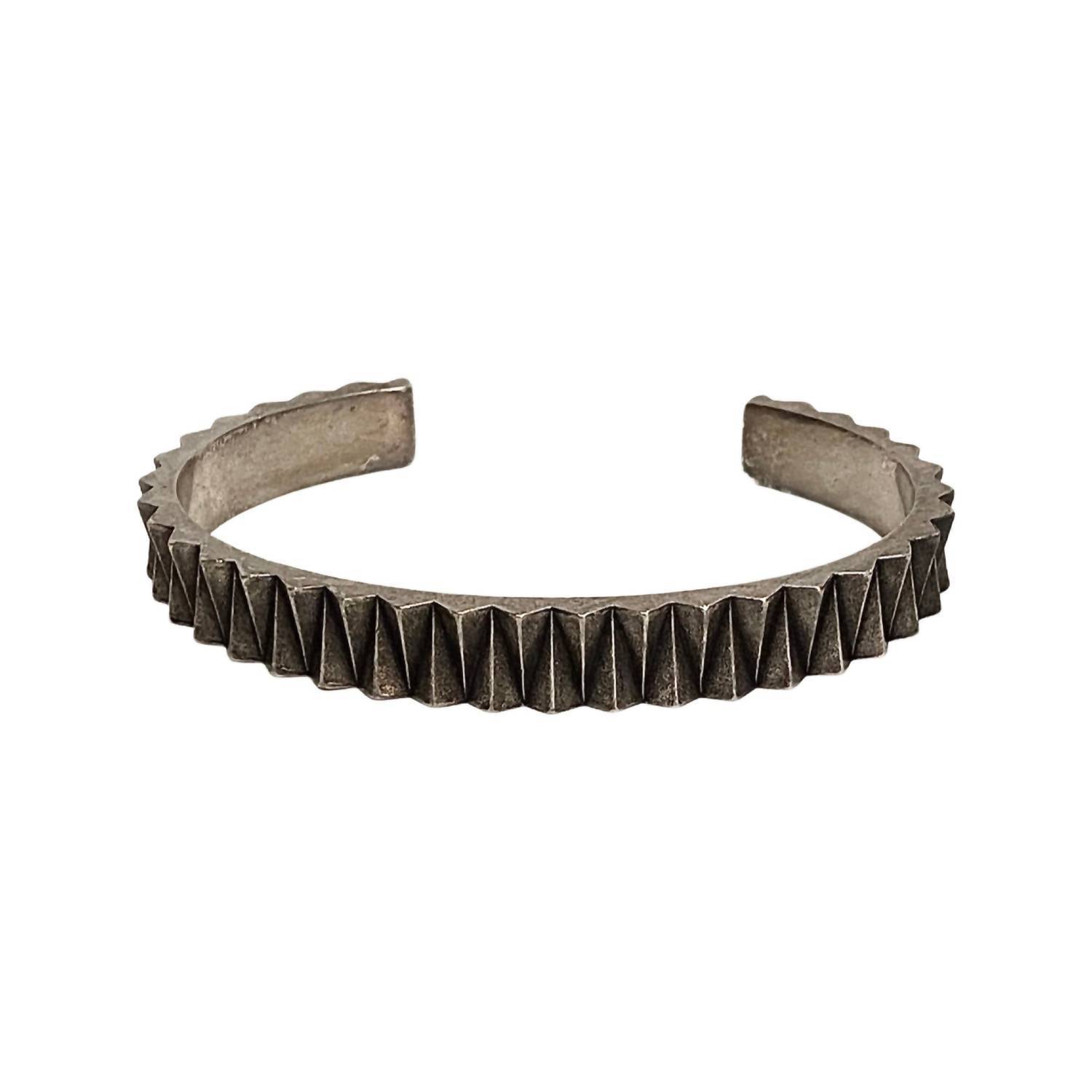 New Saint Laurent Womens Gear Large Gunmetal Bracelet In Silver 333$